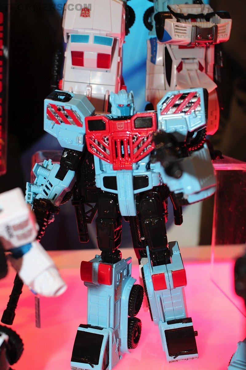 transformers combiner wars defensor toy